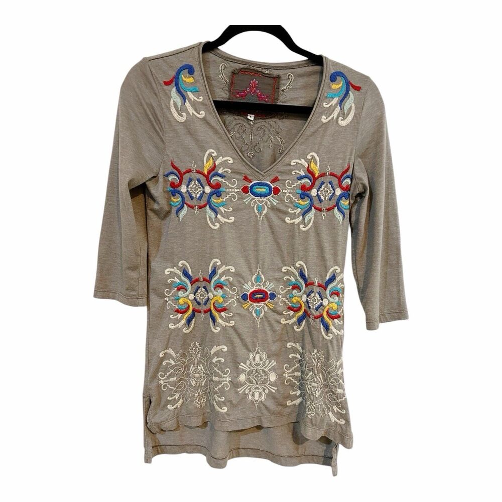 Johnny Was LA Embroidered V Neck High Low Tunic Top Sz S Greige M25